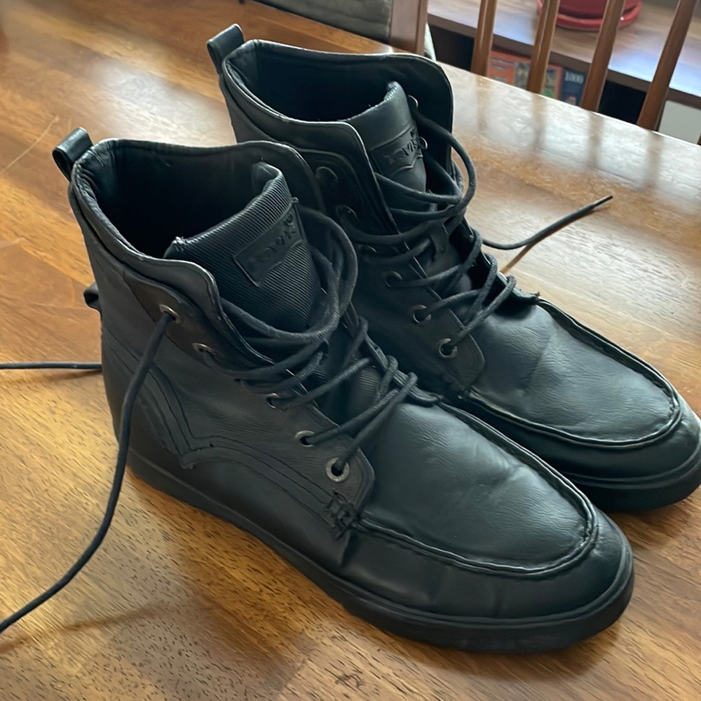 Levi’s Men’s High Top Casual Shoes Size 9